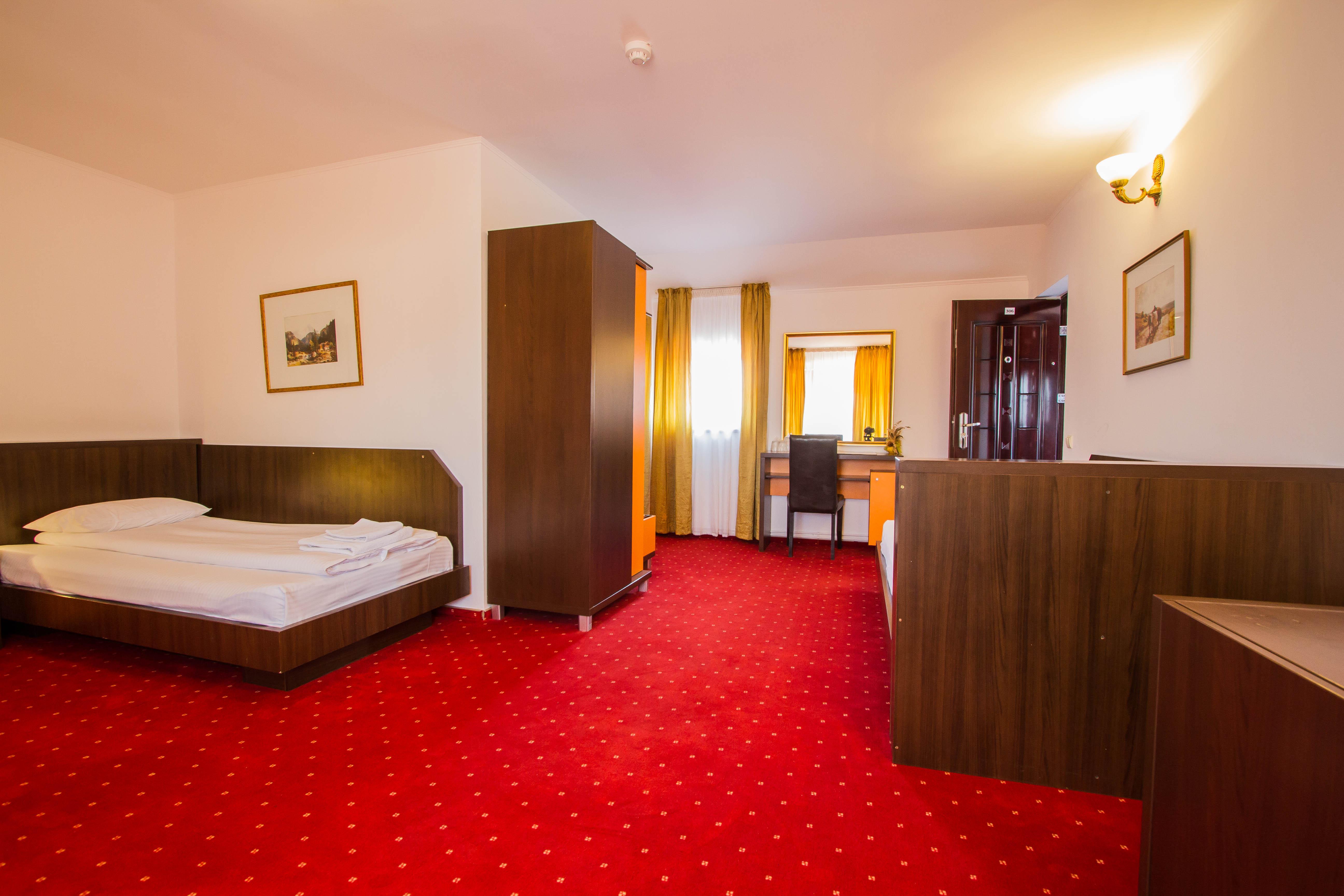 Complex Turistic Max International Hotel Rîşnov Buitenkant foto