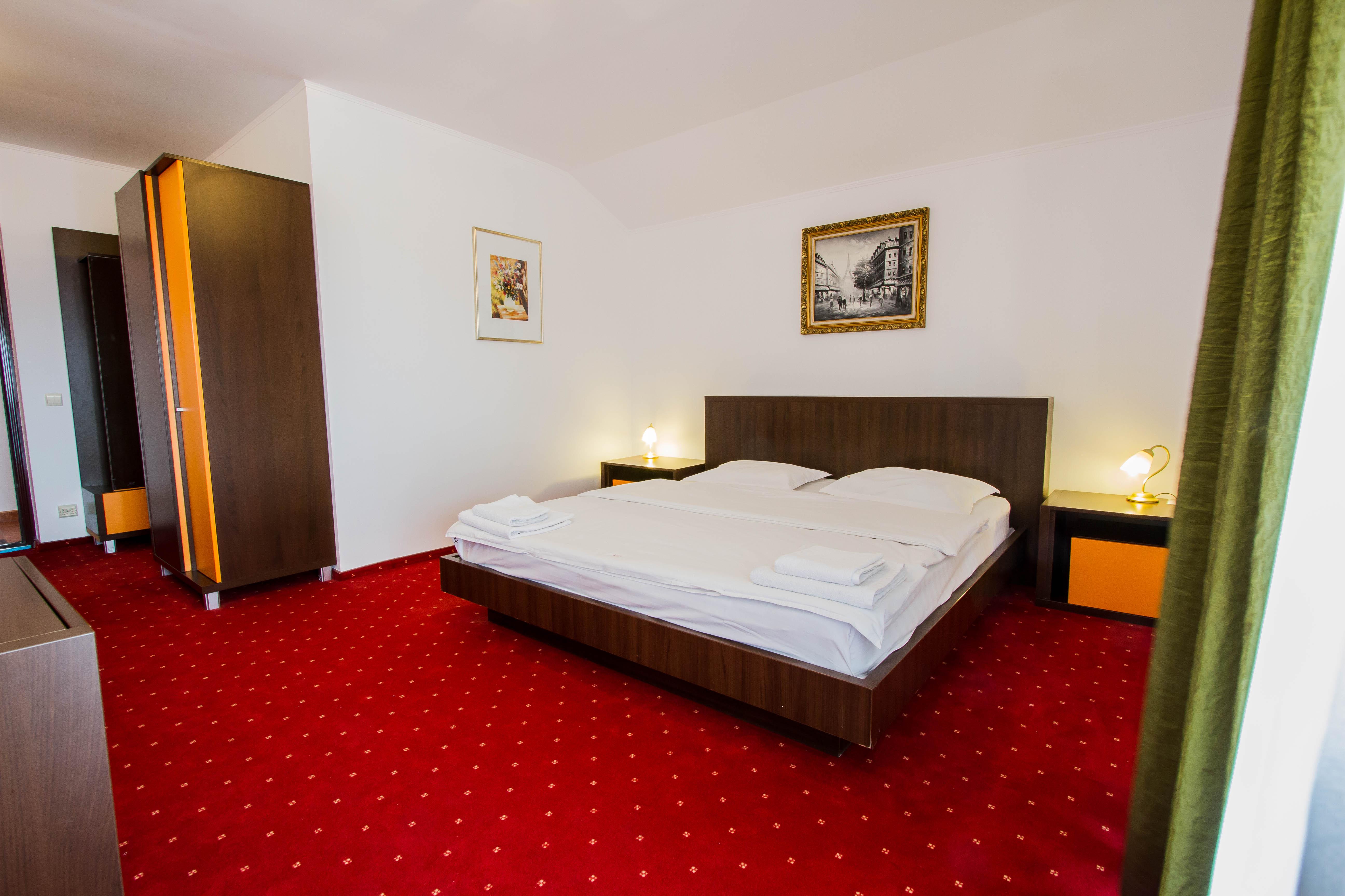 Complex Turistic Max International Hotel Rîşnov Buitenkant foto