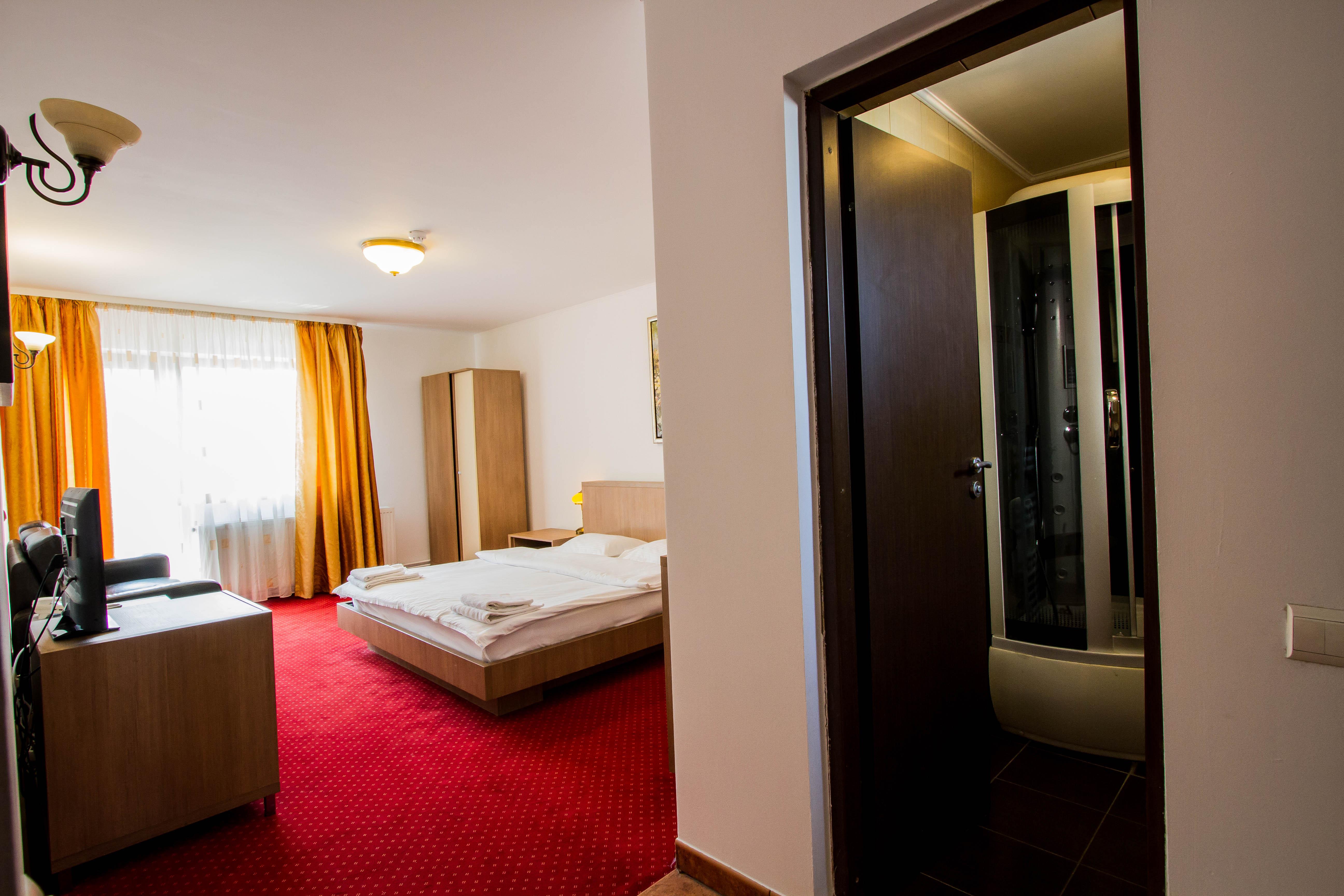 Complex Turistic Max International Hotel Rîşnov Buitenkant foto