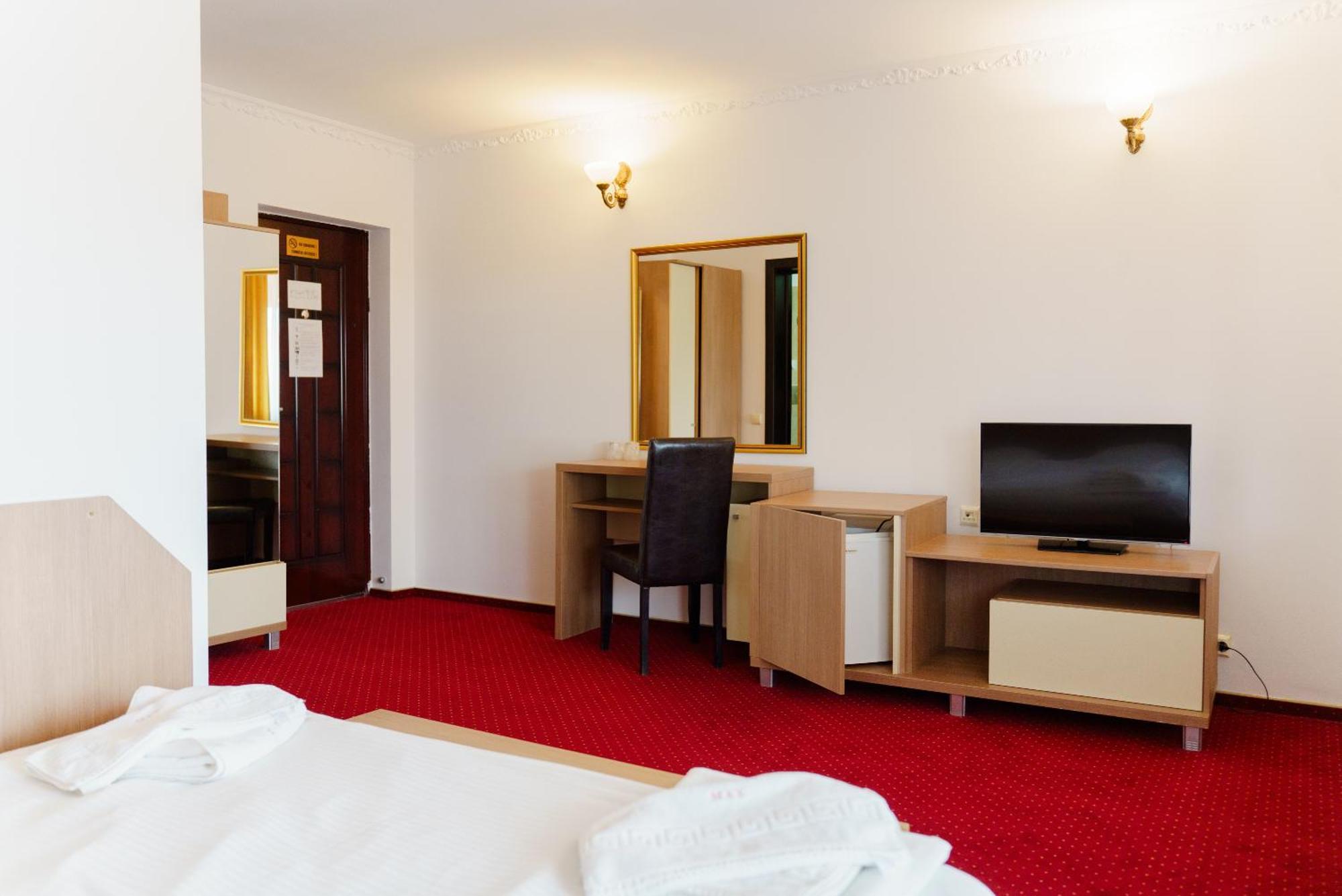 Complex Turistic Max International Hotel Rîşnov Buitenkant foto
