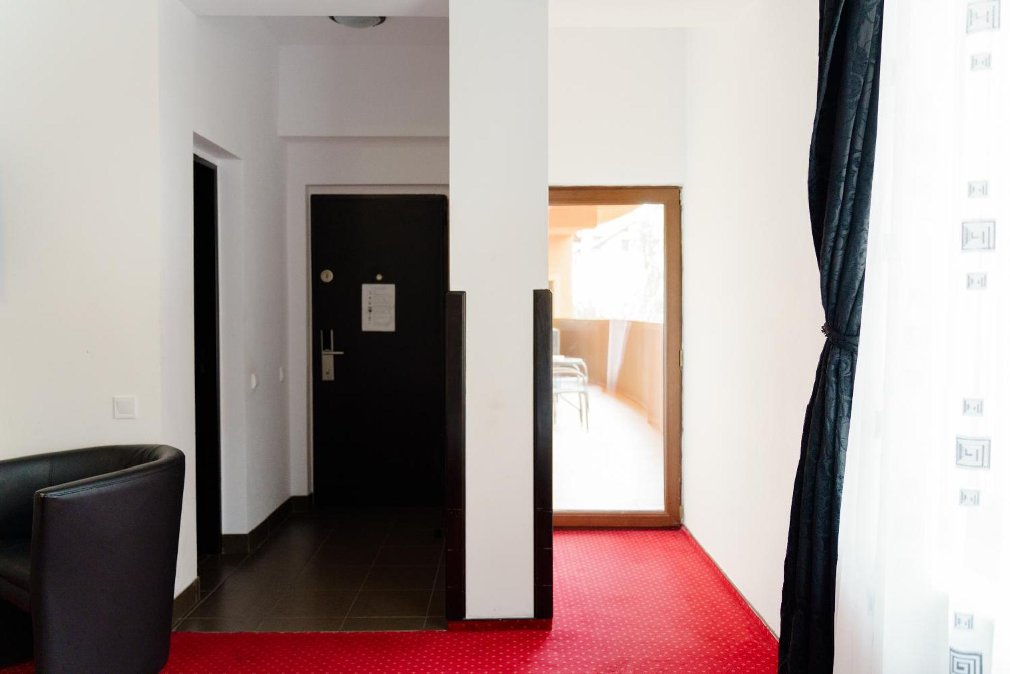 Complex Turistic Max International Hotel Rîşnov Buitenkant foto